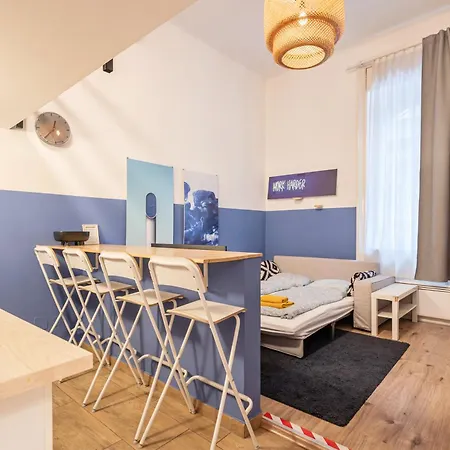 Cosy In Party District W41 Blue * Budapeşte